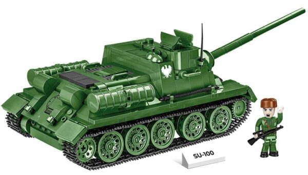A man standing next to a green SU 100 #2541 tank.