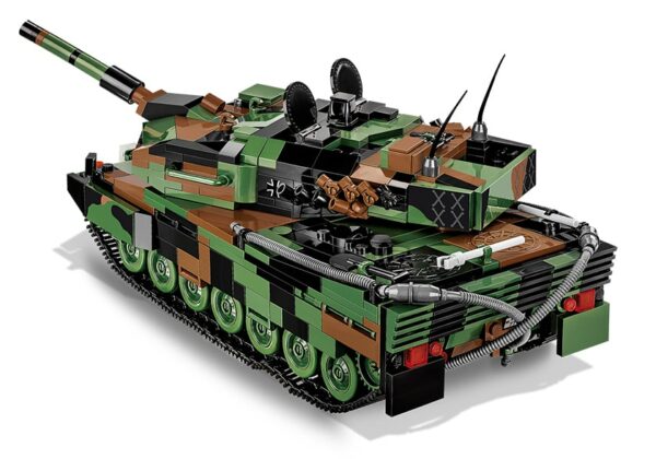 A Leopard 2A5 TVM #2620 tank is showcased on a white background.