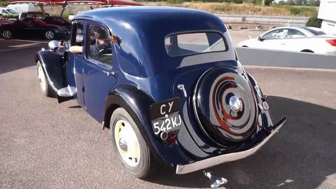 A vintage 1935 Citroën Traction 7C is parked in a parking lot.