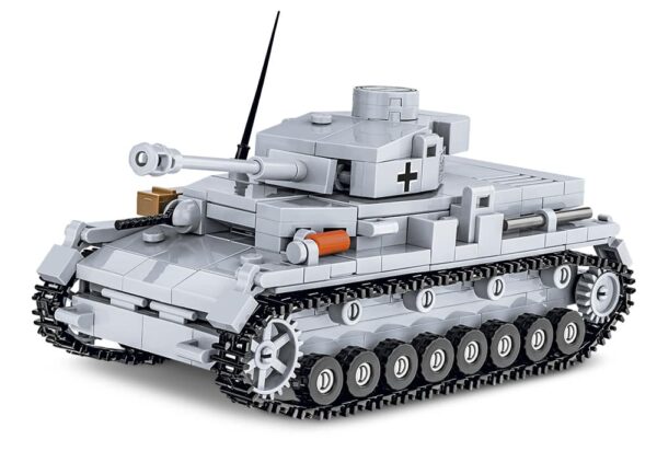 A Panzer IV Ausf.D #2714 in 1:48 scale is displayed on a blank backdrop.