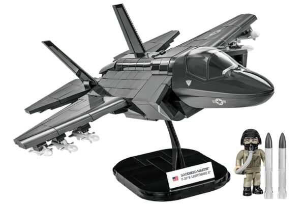A model fighter jet showcasing the F-35B Lightning II (USAF) #5829 complete with a gun.