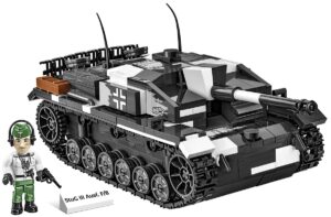 A tank, specifically the STUG III AUSF F/Flammpanz #2286, is accompanied by a figure.